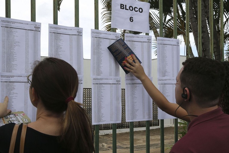 Candidatos selecionados na lista de espera precisam confirmar dados (Foto: Valter Campanato/ABr)