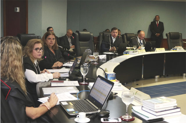 Plenário do TCE rejeitou contas de Carauari e aprovou as da ALE (Foto: Divulgação)