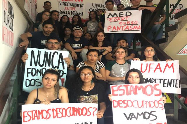 Estudantes pedem professores para manter curso de Medicina (Foto: Divulgação)