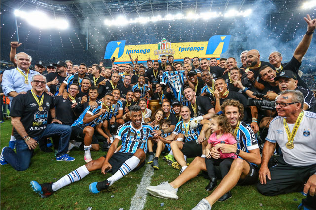 Gremistas fizeram a festa no Gauchão (Foto: Lucas Uebel/Grêmio FBPA)