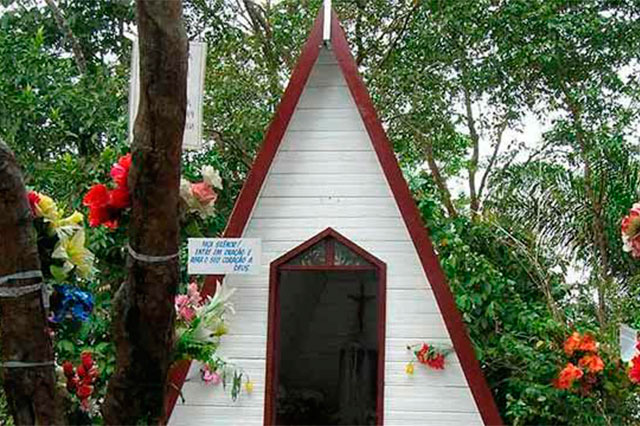 Santuário foi construído em local onde vidente diz ver a santa (Foto: Divulgação)