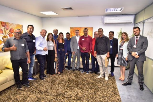 Josué Neto, técnicos da Assembleia e políticos de Fonte Boa