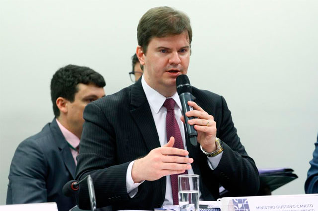 Ministro Gustavo Canuto durante audiência na Câmara dos Deputados 