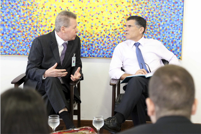 Arthur Neto com o general Santos Cruz: conversa sobre segurança (Foto: Mário Oliveira/Semcom)