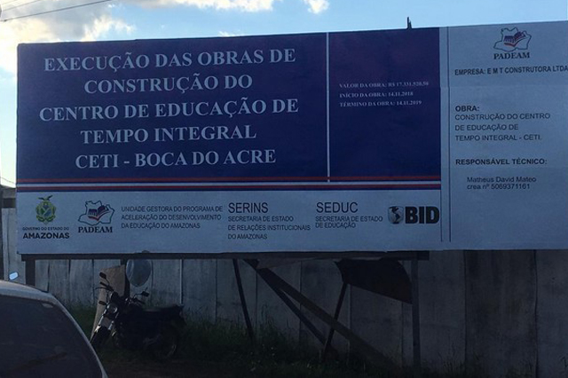 Placa indica valor e empresa executadora da obra (Foto: Divulgação)