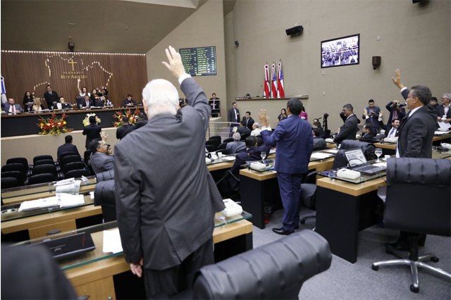Deputados votam, pela derrubada de veto do governador (Foto: Danilo Mello/ALE)
