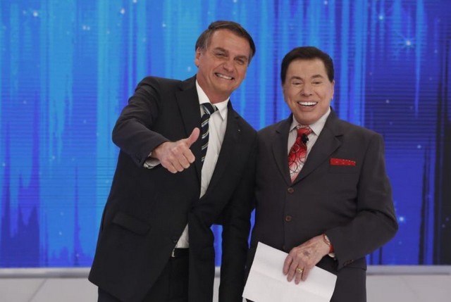 Jair Bolsonaro e Silvio Santos trocaram afagos e fizeram brincadeiras (Foto: PR/Divulgação)