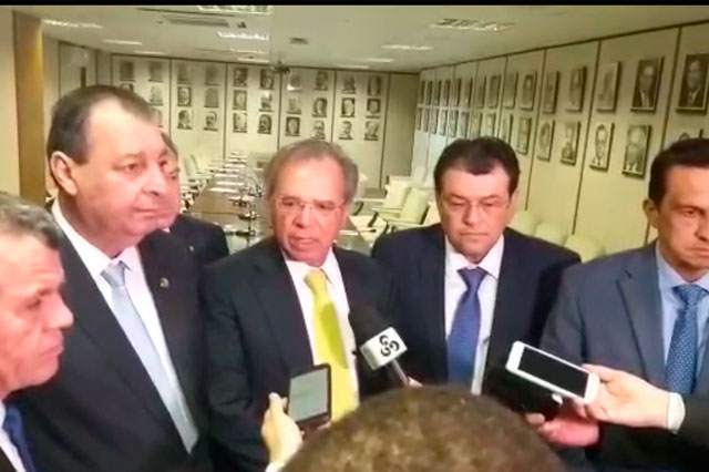 Senadores do Amazonas apresentaram requerimento no Senado cobrando os números de Paulo Guedes (Reprodução)