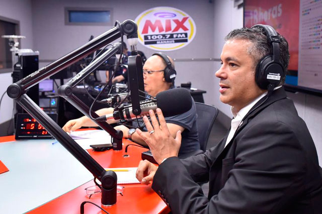 Josué Neto em entrevista na Radio Mix Manaus