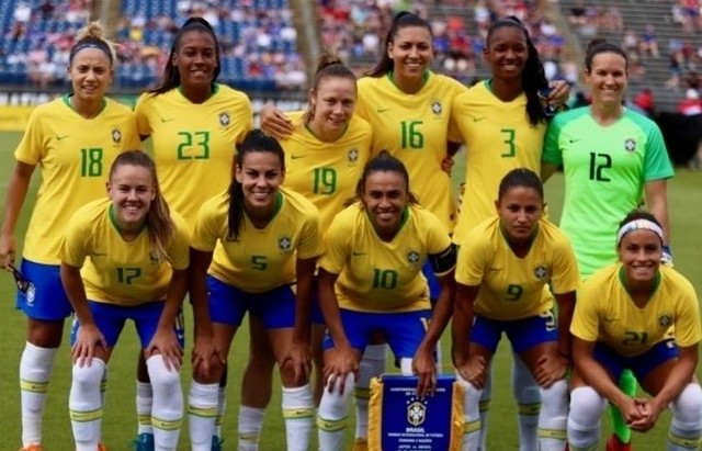 Jogadoras da seleção brasileira protestam contra o assédio sexual