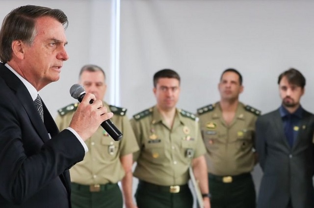 Resultado de imagem para Bolsonaro autoriza emprego das ForÃ§as Armadas na AmazÃ´nia. Boa!