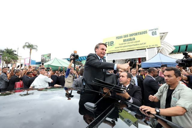 Presidente Jair Bolsonaro em feira em Brasília