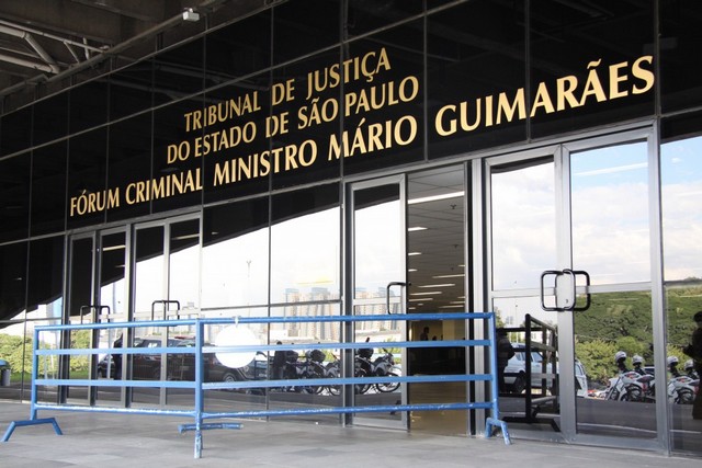 O TJ-SP admitiu em nota que a suspeita conseguiu entrar armada no fórum por 'falha humana' (Foto: Antônio Carreta/TJSP)
