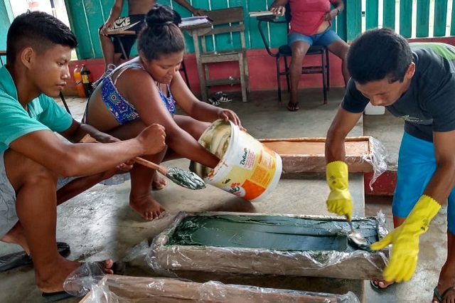 Técnica de produzir sabão é ensinada em comunidades no interior do estado (Foto: Aldizangela Brito/Atual)