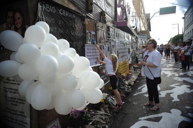 Campanha 'janeiro branco' reuniu seis jovens que conseguiram sobreviver ao incêndio em 27 de janeiro de 2013 para depoimentos em vídeo e uma exposição fotográfica (Foto: Fernando Frazão/Agência Brasil)