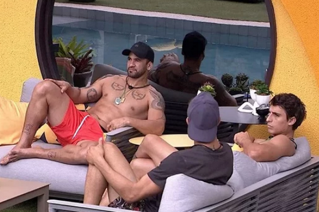 Conversa entre Lucas, Hadson e Felipe está sendo encarado como machista (Foto: TV Globo/Reprodução)