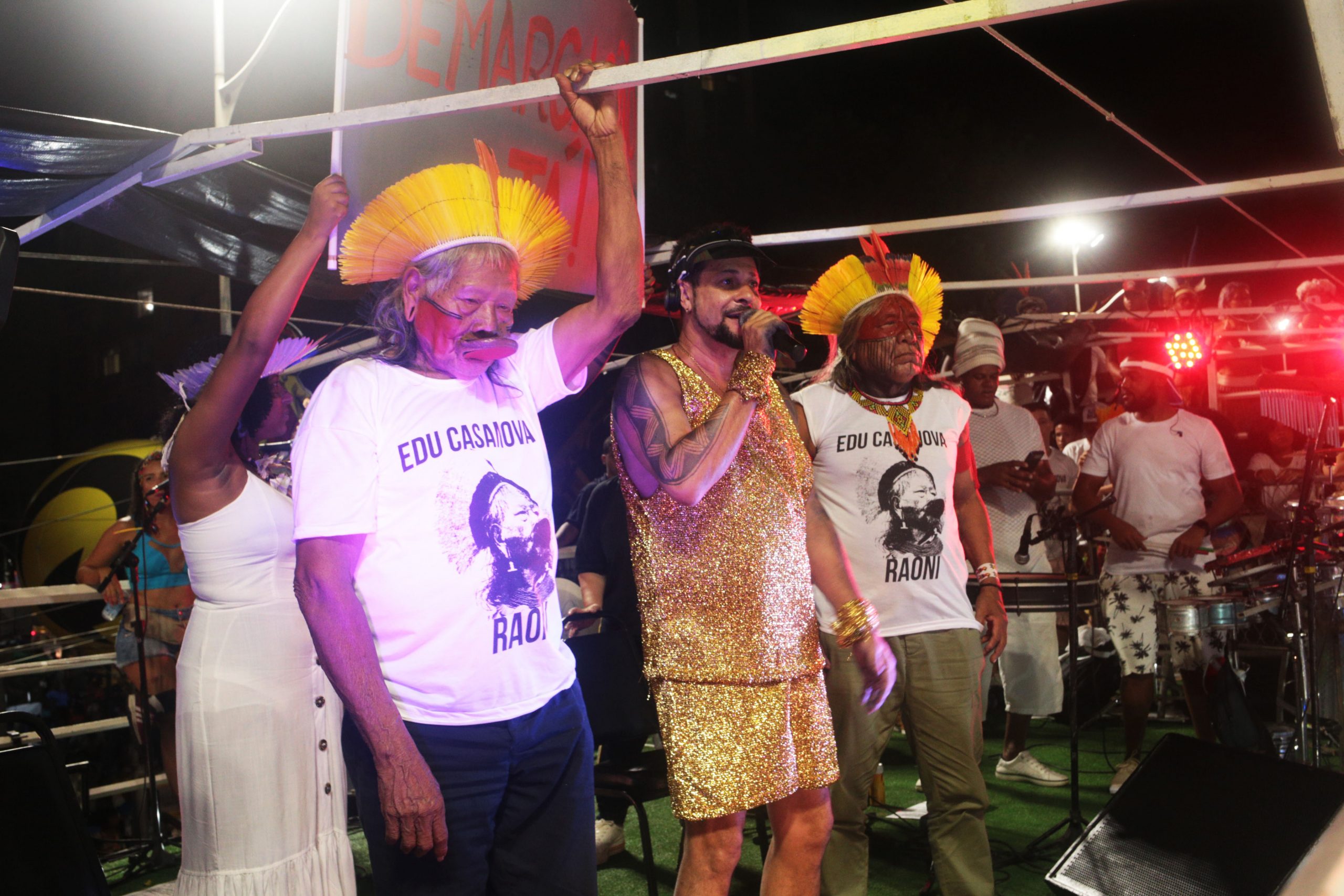 Ao lado do cantor Edu Casanova e de outra lideranças indígenas, Raoni Metuktire pediu união contra o desmatamento (Fotos: Rogério Ferrari/Secom)