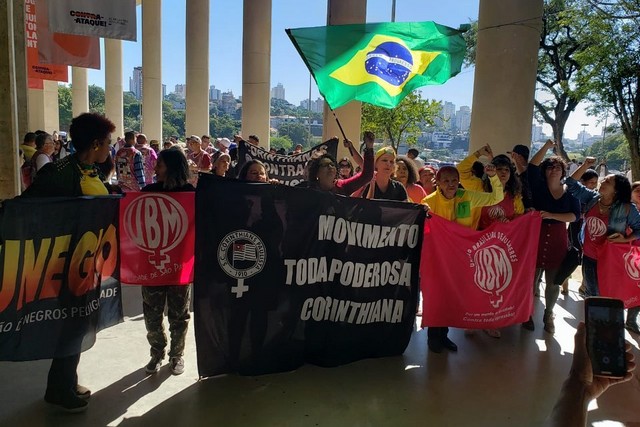 Movimentos de mulheres combinam locais de encontro e se apoiam do caminho para o jogo até o retorno para casa (Foto: Toda Poderosa Corinthiana/Reprodução)