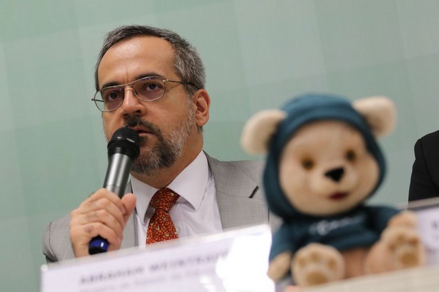 O ministro da Educação, Abraham Weintraub tem sido criticado ainda pelo presidente da Câmara, que o chamou de 'desastre' (Foto: Fabio Rodrigues Pozzebom/Agência Brasil)