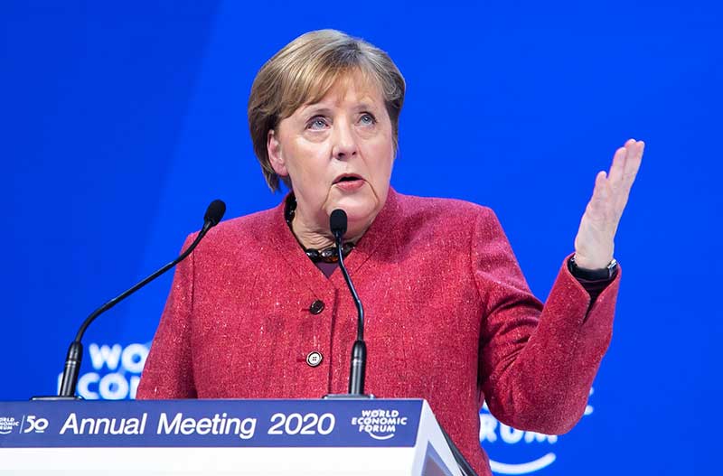 A decisão foi tomada pela primeira-ministra da Alemanha, Angela Merkel, e pelos governos estaduais (Foto: Ciaran McCrickard/Economic Forum)