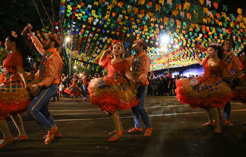 Festa de São João de Campina Grande recebe milhares de pessoas todo ano (Foto: Marcello Casal/Agência Brasil)
