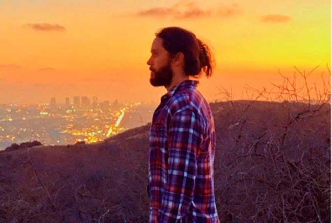 Jared Leto estava meditando no deserto e não sabia da pandemia (Foto: Instagram/Reprodução)