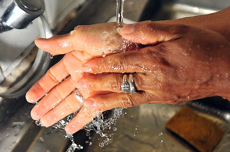 Estado Islâmico recomenda que seguidores lavem as mãos para evitar coronavírus (Foto: Marcello Casal/Agência Brasil)