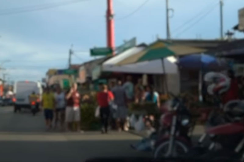 Pessoas nas ruas de manaus durante a quarentena