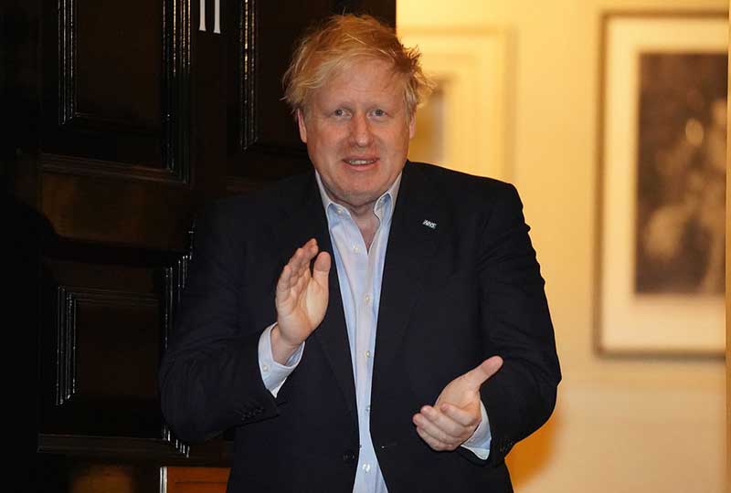 Na quinta-feira, o primeiro-ministro Boris Johnson aplaudiu os profissionais de saúde do país (Foto: Pippa Fowles/Fotospublicas)