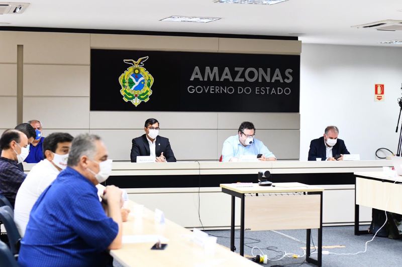 Reunião do governador com secretários e autoridades de saúde