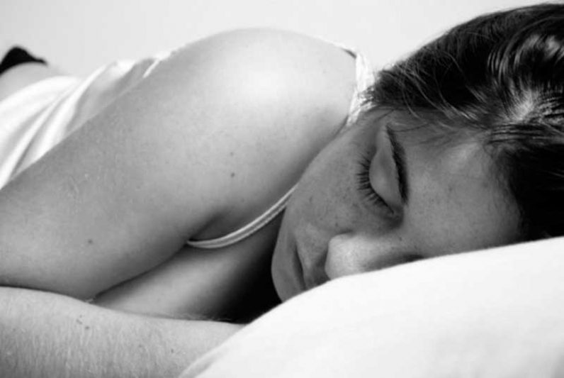 Com sono alterado, as pessoas acordam mais vezes a durante a noite (Foto: Luiz Alcides/Creative Commons)
