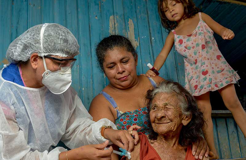 OMS e Unicef orienta que países devem vacinar os grupos de maior risco (Foto: Alex Pazuello/Fotos Públicas)