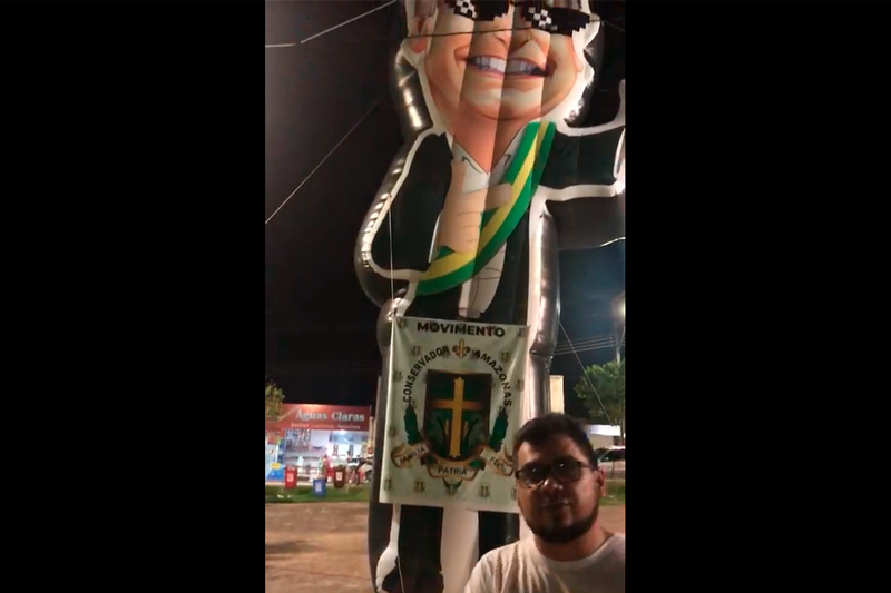 Boneco de Bolsonaro Manaus