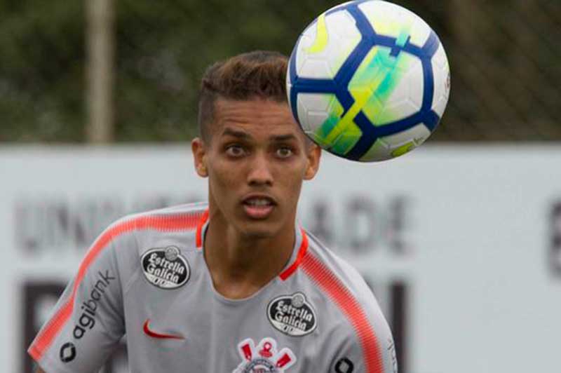 Corinthians deve obter uma antecipação do pagamento relativo à venda do meia-atacante Pedrinho (Foto: Corinthians/Divulgação)