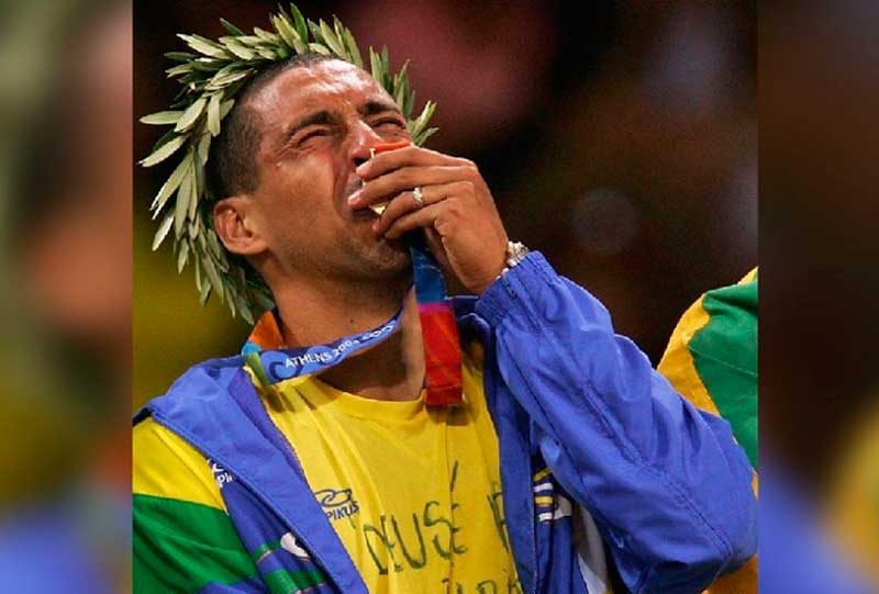 Serginho conquistou quatro medalhas olímpicas, sendo duas de ouro, e dois títulos mundiais (Foto: Facebook/Reprodução)
