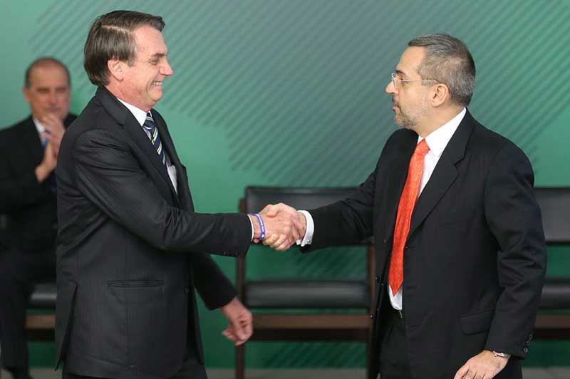 Jair Bolsonaro busca uma saída honrosa para Abraham Weintrau, como um cargo no Planalto ou uma função diplomática no exterior (Foto: Antônio Cruz/Agência Brasil)