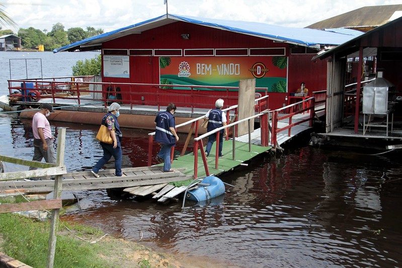 Flutuantes são fiscalizados em Manaus