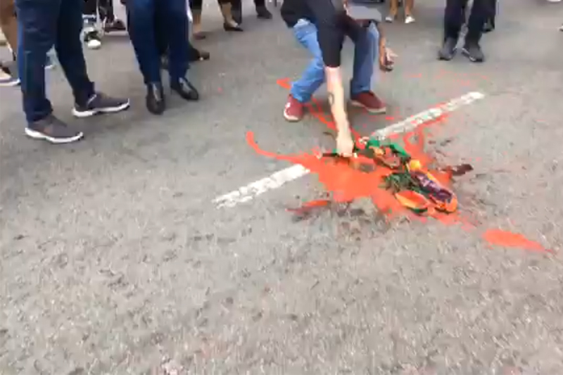 Bandeira do Brasil com PEga fogo cabaré no lugar de Ordem e