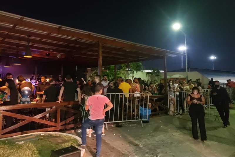 Bar é fechado em Manaus
