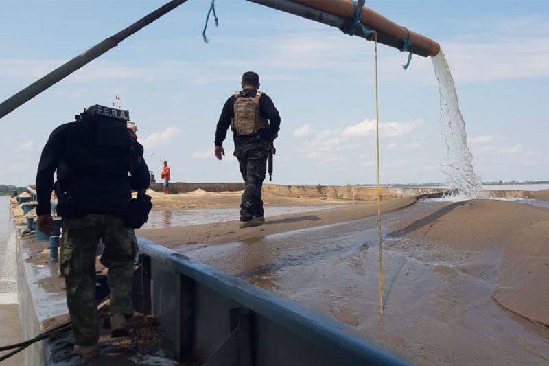 areia ilegal extraída em Coari - Foto PM-AM Divulgação