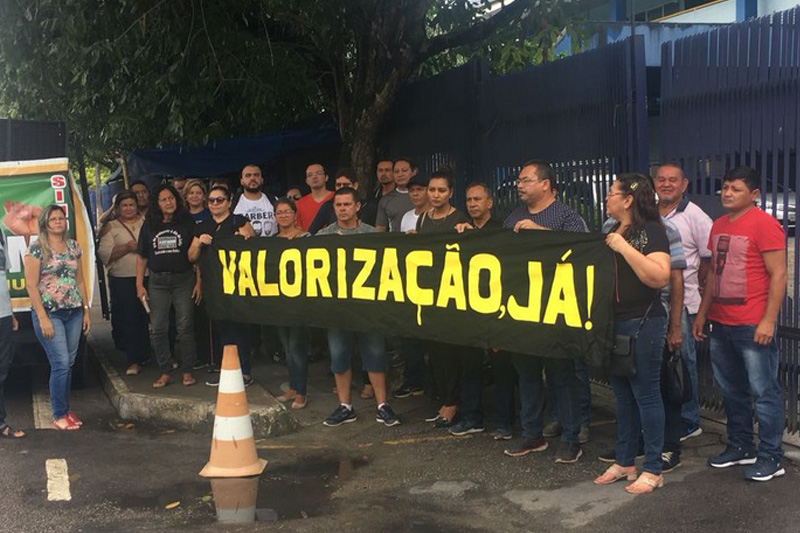 protesto de professores em manaus