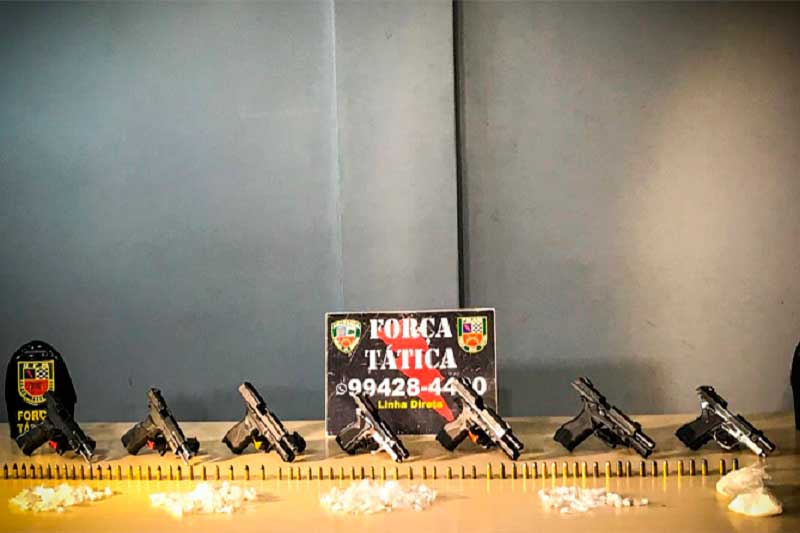 Pistolas apreendidas com traficantes Foto SSP-AM