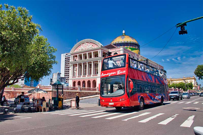 Tour panorâmico de ônibus antigo