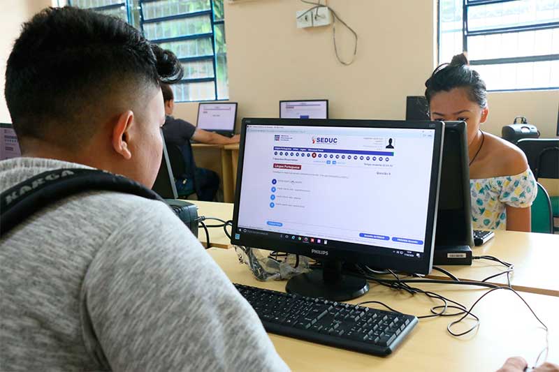 Exame supletivo é feito no Provão Eletrônico (Foto: Eduardo Cavalcante/Seduc)