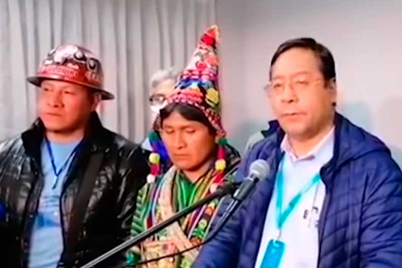 Luis Arce (à direita) mantém política de Evo Morales (Foto: YouTube/Reprodução)