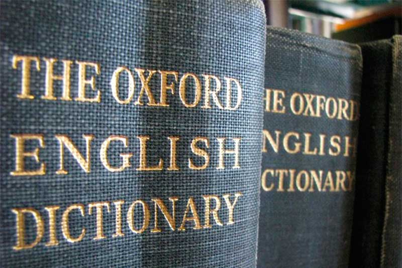 Dicionário Oxford muda significado da palavra mulher (Foto: YouTube/Reprodução)