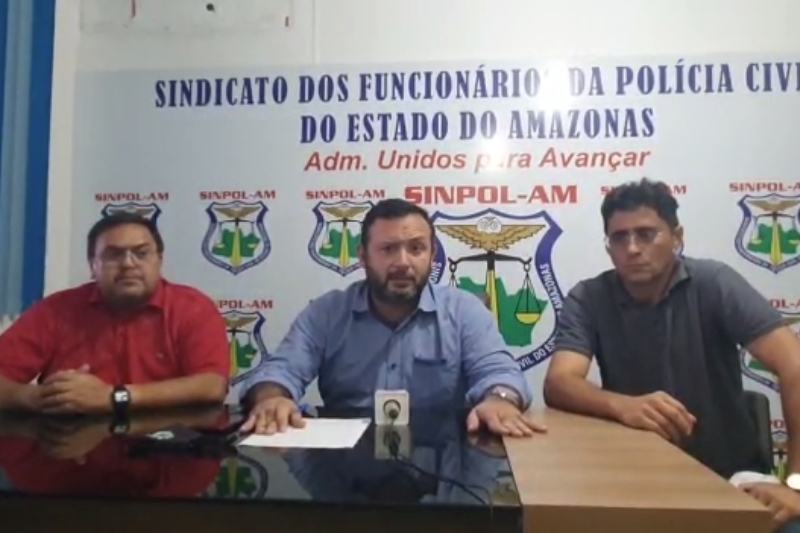 Jaime Lopes (centro) com Renato Bessa (vice, à esquerda) e Moacir (diretor de patrimônio) - Foto: Reprodução