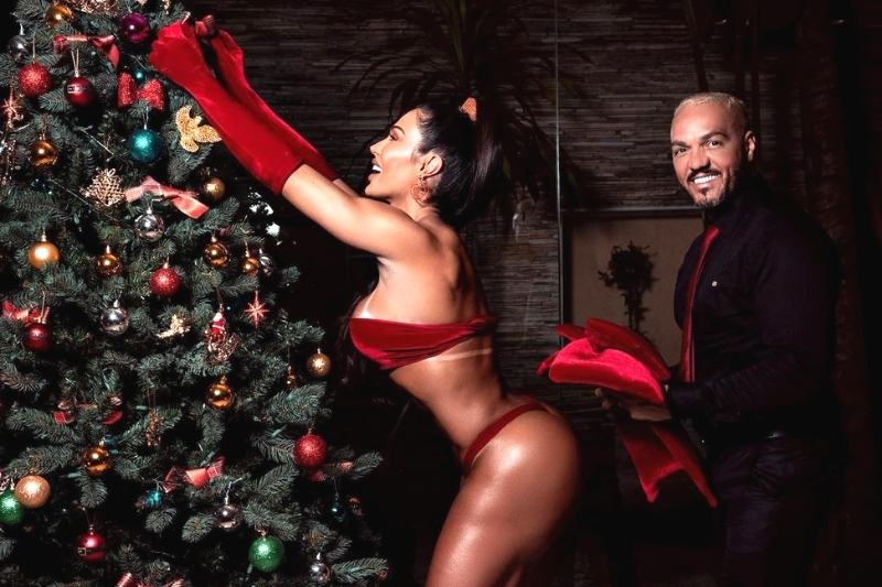 Gracyanne Barbosa e Belo fazem ensaio natalino sexy e são elogiados pela criatividade (Foto: Reprodução/Instagram/@graoficial)