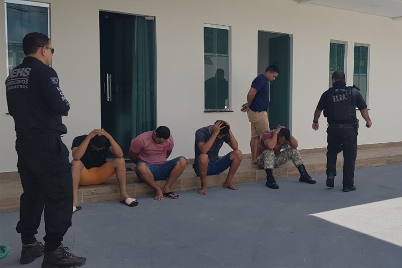 policiais presos acusados de sequestro