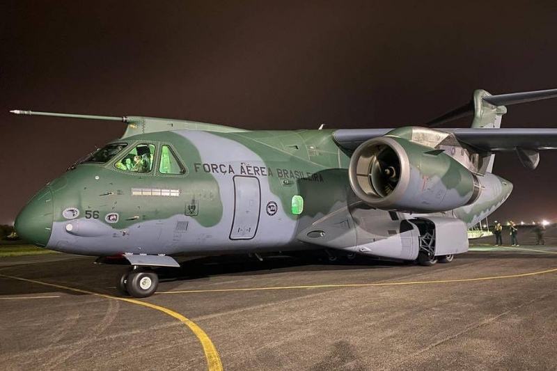 Em meio à crise, Brasil envia maior avião de carga para treinar